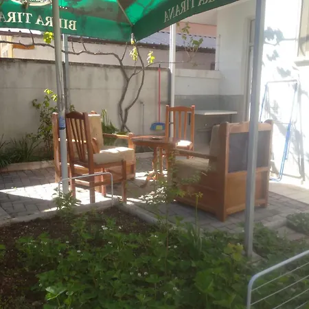 Dhoma Pushimi Per 4 Stinet 61 *