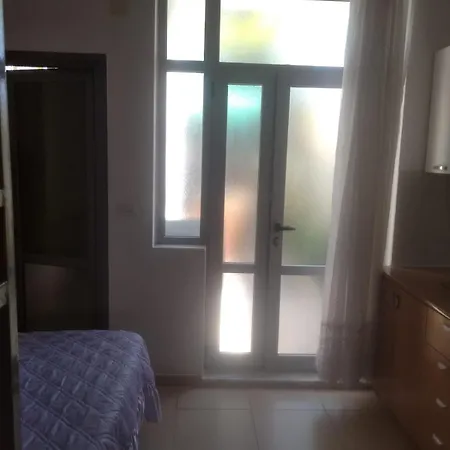 Dhoma Pushimi Per 4 Stinet 61 * Pogradec