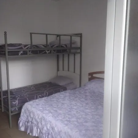 Dhoma Pushimi Per 4 Stinet 61 Habitación en casa particular Pogradec