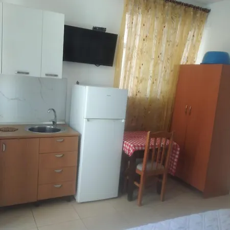 Dhoma Pushimi Per 4 Stinet 61 Habitación en casa particular *