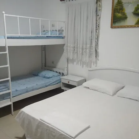 Dhoma Pushimi Per 4 Stinet 61 Habitación en casa particular *