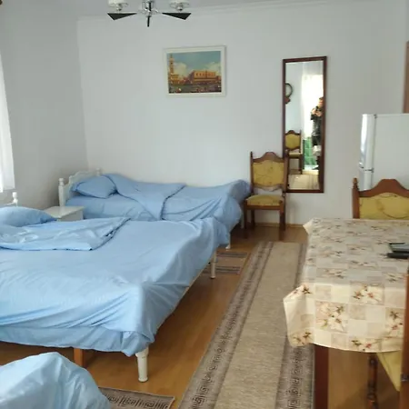 Dhoma Pushimi Per 4 Stinet 61 Habitación en casa particular