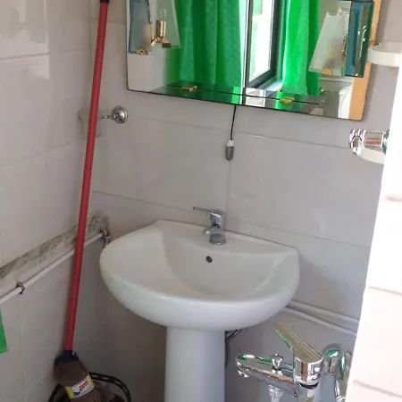 Dhoma Pushimi Per 4 Stinet 61 Habitación en casa particular
