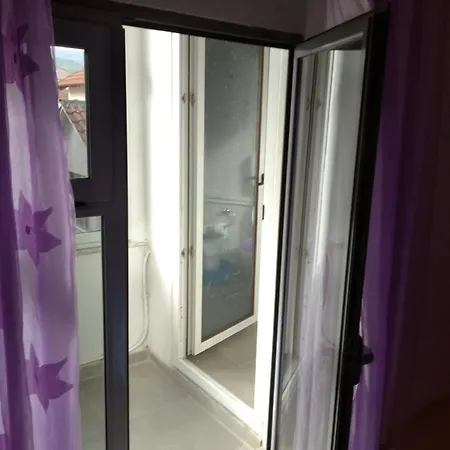 Dhoma Pushimi Per 4 Stinet 61 Habitación en casa particular *