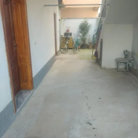 Dhoma Pushimi Per 4 Stinet 61 Habitación en casa particular
