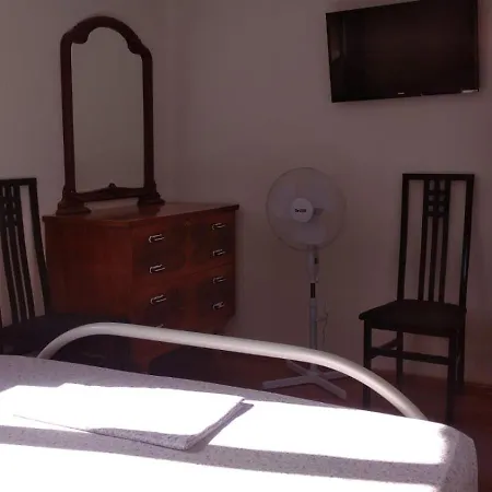 Habitación en casa particular Dhoma Pushimi Per 4 Stinet 61