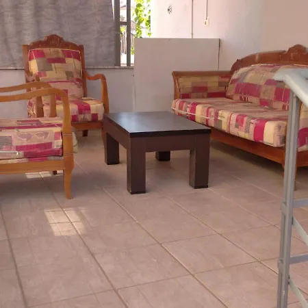 Dhoma Pushimi Per 4 Stinet 61 * Pogradec