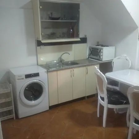 Dhoma Pushimi Per 4 Stinet 61 * Pogradec